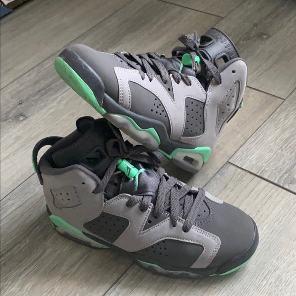 Jordan kicks